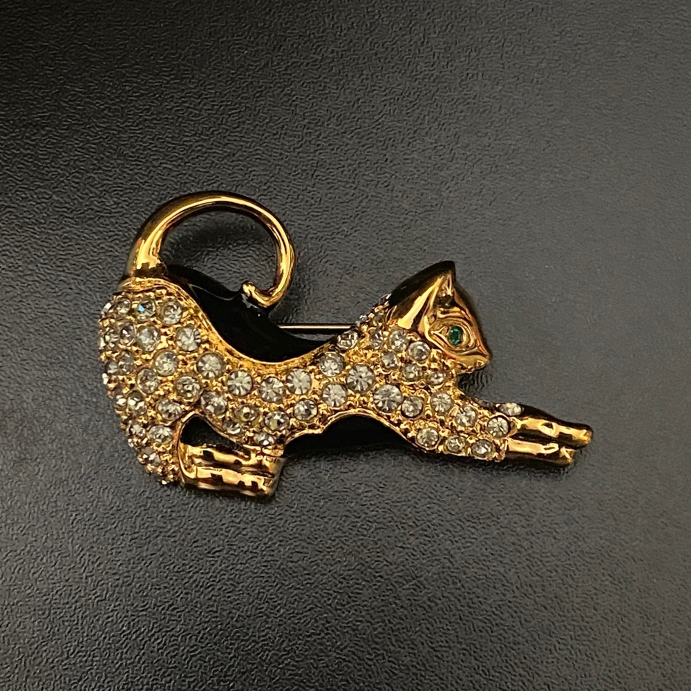 Trifari • CAT BROOCH